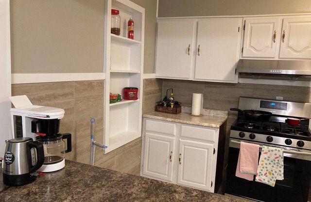 Beautiful three bedroom with AC and WiFi in Springfield