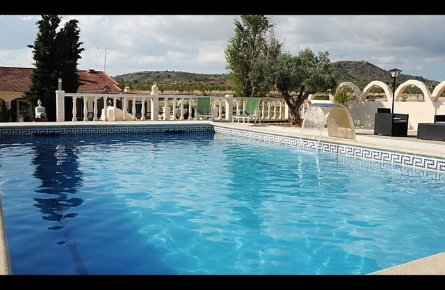 Hermosa villa privada de tres dormitorios con piscina y vistas panorámicas a la montaña