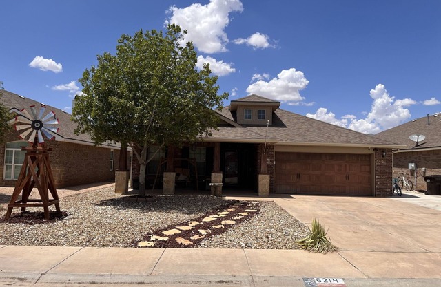 Beautiful three bedroom home with a gym and huge TV’s! Pet and smoke free home!