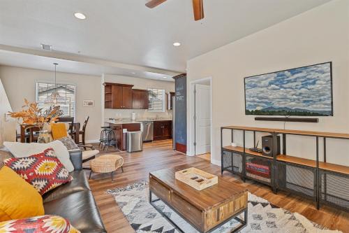Beautiful Townhome Loaded with Amenities Excellent Location Great Value Central AC