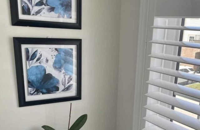 Beautiful Townhouse with oasis backyard and free parking x2