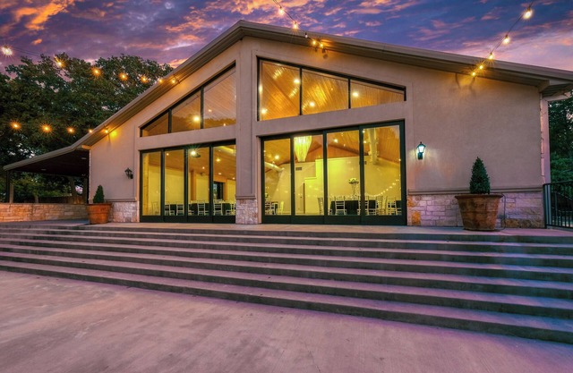 Beautiful Tuscan Estate with 10 bedrooms on 13 acres Weatherford