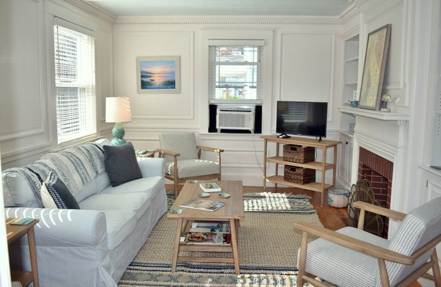 Beautiful, updated 3 bedroom home with parking for 8 cars in downtown Newport