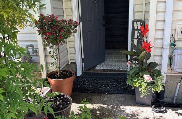 Beautiful Upgraded 2-bedroom Townhome in ❤️ of the Village of Progress Ridge