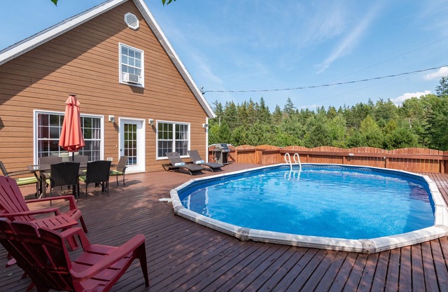 Hermosa casa de vacaciones cerca de Brackley Beach con 37 pies de piscina.