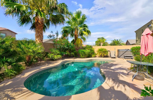 Beautiful Vacation Home with Private Outdoor Pool & Spa In Johnson Ranch Comm.