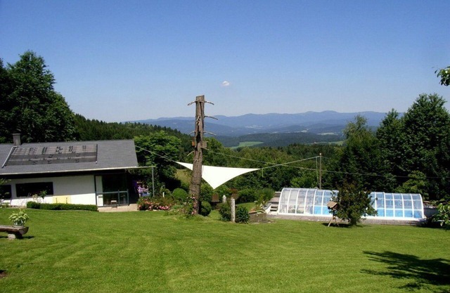 Beautiful vacation home with heated pool & infrared sauna - panoramic views