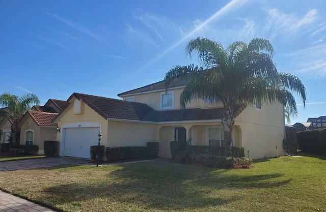 Beautiful Vacation Home, Quiet Neighborhood, Sunny South Facing Pool