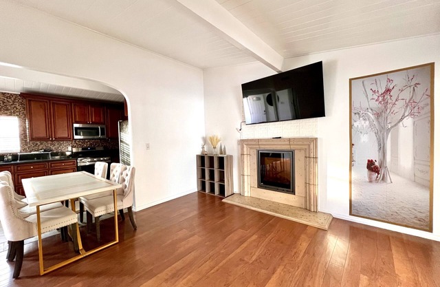 Beautiful vacation home with large backyard, sleeps 6 with Kitchenette