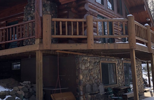 Beautiful Vacation Rental - Real Hand Scribed Log Home on Lovejoy Lake