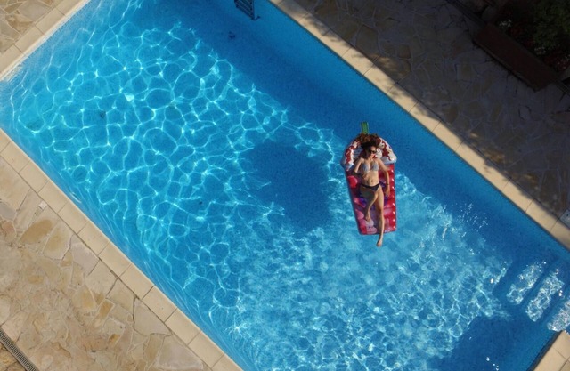 Familia villa en Provenza: piscina, juegos infantiles, 10 plazas, fechas flexibles A / D.