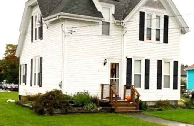 Beautiful Victorian Apt for a well deserved rest! Centrally Located DownEast.