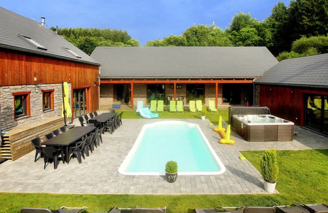 Villa tranquila en Manhay con jacuzzi