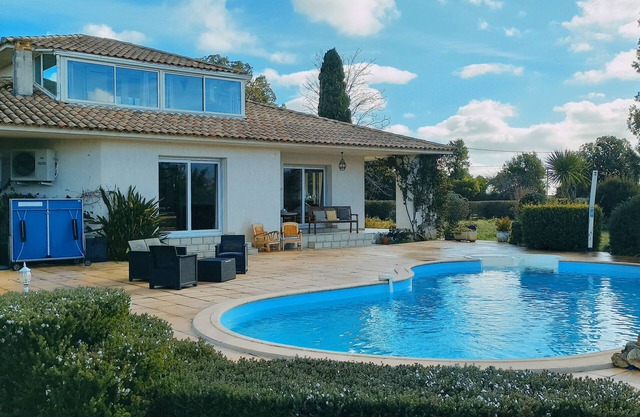 Beautiful villa for 8 people with sea-mountain pool