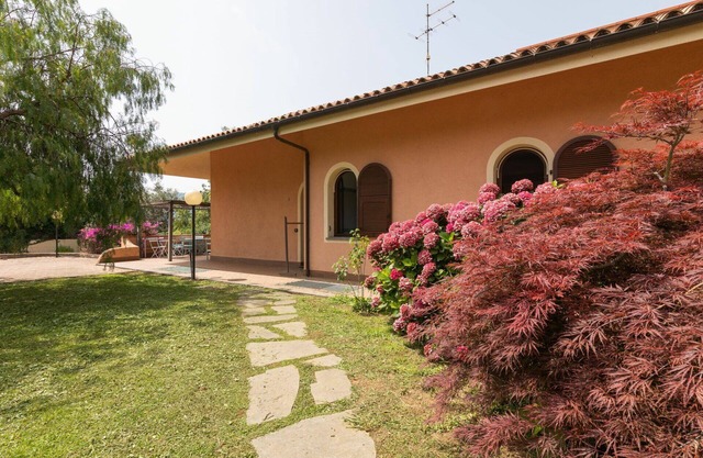 Maravillosa casa de vacaciones con WIFI, A/C, jacuzzi, TV, patio, vista panorámica, aparcamiento