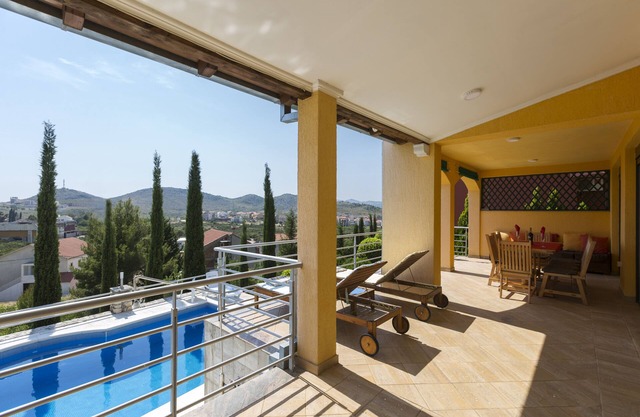 HERMOSA VILLA CON PISCINA PRIVADA CERCA DE DUBROVNIK