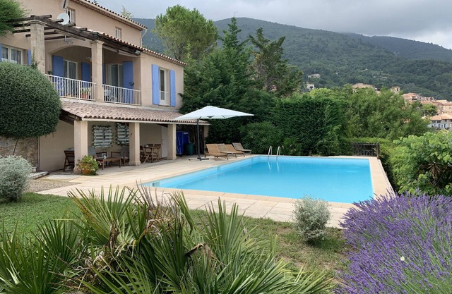 Beautiful Villa, big pool, overlooking valley, walking distance to town.
