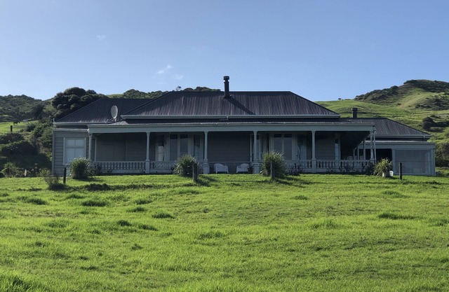 Beautiful villa by Lake Kereta and Woodhill Forest