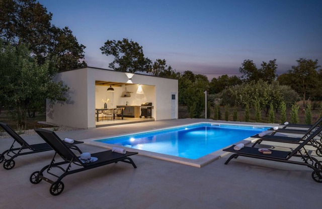 Beautiful Villa Calma Briševo