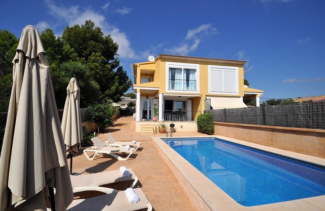 Preciosa villa "Es Pas" con piscina, aire acondicionado, Wi-Fi, terrazas y vistas al mar.