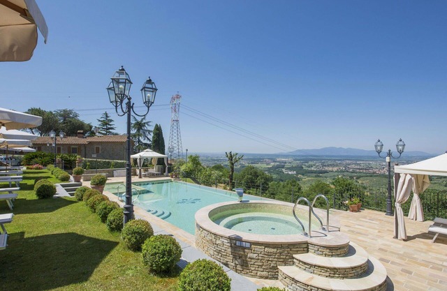 Estupenda casa de vacaciones con piscina, WIFI, A/C, TV, vista panorámica y aparcamiento