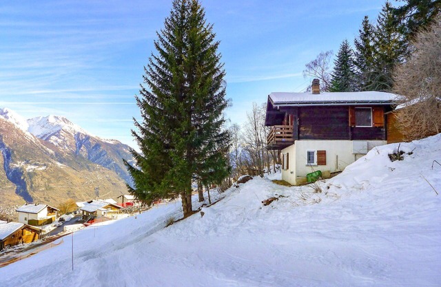 Estupenda casa de vacaciones con WIFI, TV, patio, vista panorámica y aparcamiento
