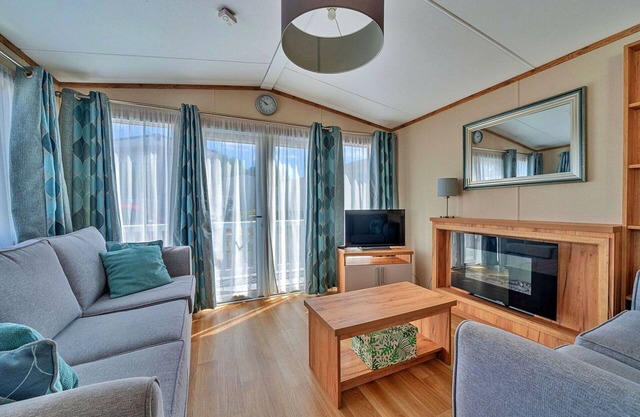 Beautiful villa for 4 guests with WIFI, pool, pets allowed and parking