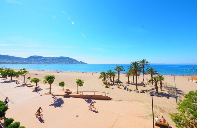 Beautiful villa for 4 people with WIFI, TV, patio and parking