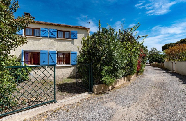 Preciosa casa de vacaciones con WIFI, A/C, TV, terraza, mascotas permitida y aparcamiento