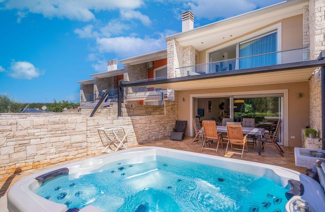 Casa de vacaciones con WIFI, piscina privada, A/C, TV, terraza, mascotas permitida, aparcamiento
