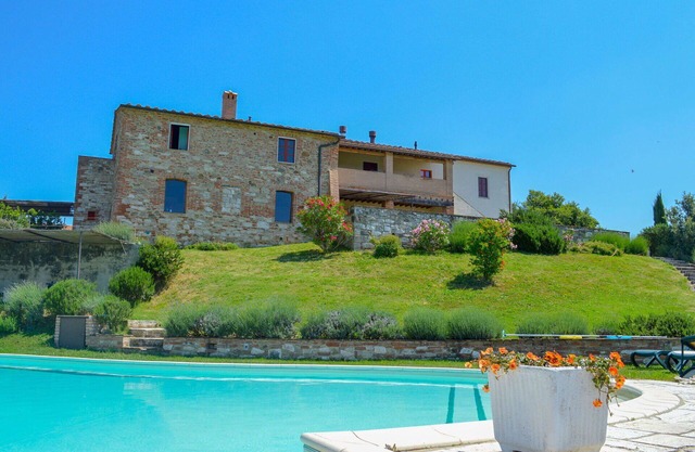 Estupenda casa de vacaciones para 6 personas con piscina, WIFI, TV y aparcamiento
