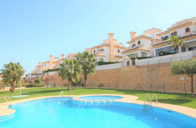 Maravillosa casa de vacaciones con WIFI, piscina, A/C, TV, patio, vista panorámica y aparcamiento