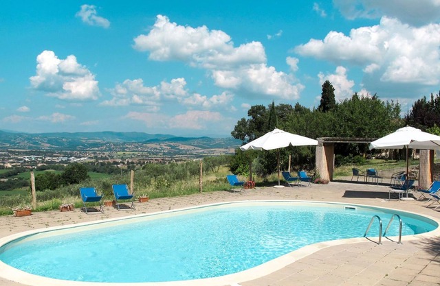 Preciosa casa de vacaciones con WIFI, piscina, TV, patio, mascotas permitida y aparcamiento