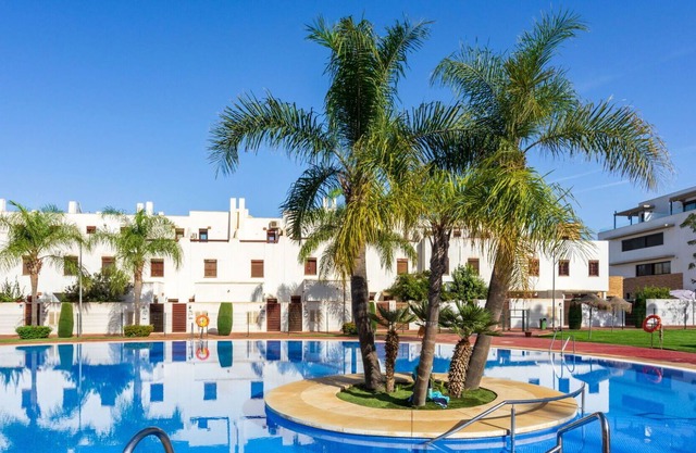 Beautiful villa for 6 people with A/C, WIFI, pool, TV, terrace, panoramic view and parking