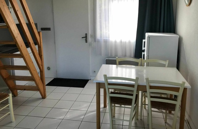 Preciosa casa de vacaciones con WIFI, piscina, TV, terraza, mascotas permitida y aparcamiento
