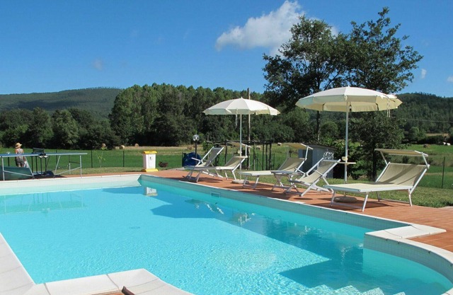 Maravillosa casa de vacaciones para 6 personas con piscina, TV, patio y aparcamiento