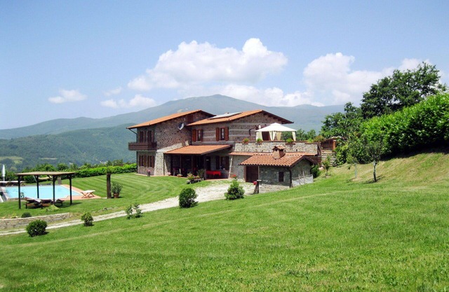Preciosa casa de vacaciones para 8 personas con WIFI, piscina privada, TV, patio y aparcamiento