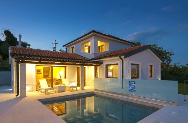 Villa Gloria Vita / Modern Villa Gloria Vita in Nova Vas, near Novigrad