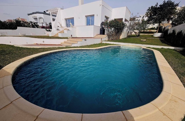 Hermosa villa de nueva construcción con piscina, ideal para unas vacaciones en familia