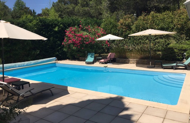 Hermosa villa en terrenos privados, piscina climatizada, idílica para unas vacaciones inolvidables