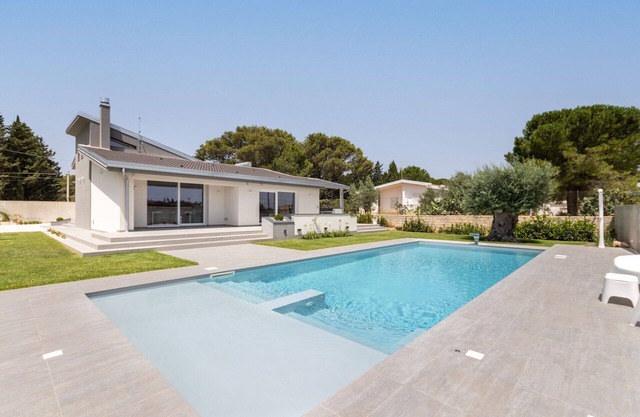 Beautiful villa for 4 guests with A/C, private pool, WIFI, TV and parking