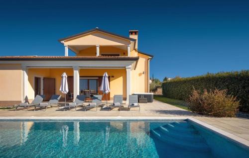 Beautiful villa Kadore with pool in Porec