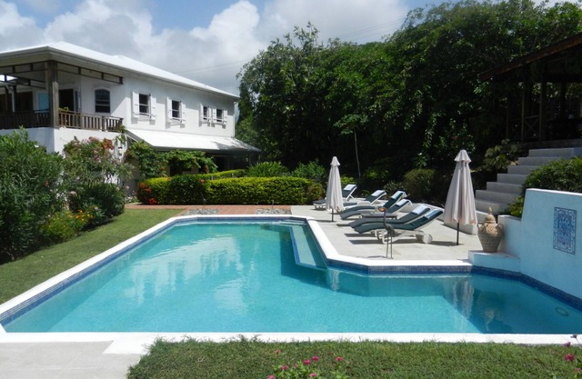 THE VILLA, Granada, Caribe, Villa de lujo, gran piscina, vista al mar.