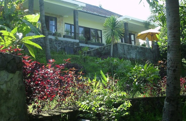 Hermosa villa en una colina con vistas al mar, montaña y campo de arroz