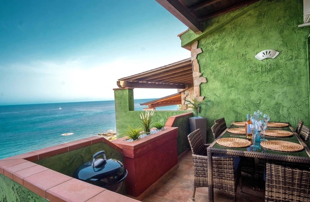 VILLA HERMOSA EN EL MAR