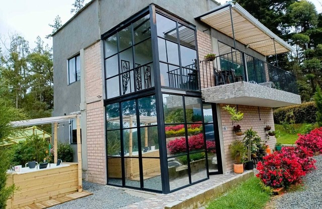 Beautiful villa overlooking the forest + jacuzzi