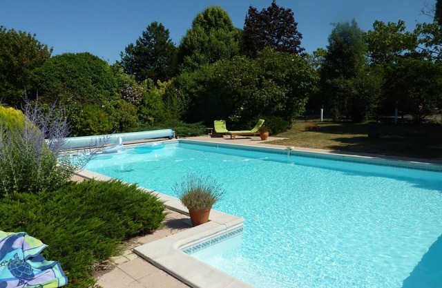 Hermosa villa con piscina privada y hermoso jardín al lado de La Rochelle.