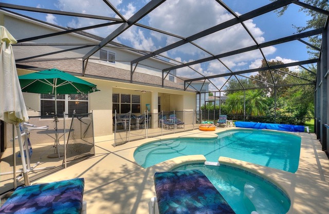 Hermosa villa, ubicada en Legacy Park, Davenport, FL, a 20 minutos de los parques.