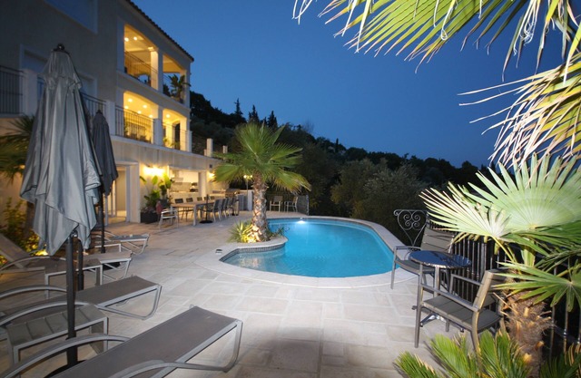 Hermosa villa, reciente cómoda y bien equipada, con piscina, aire acondicionado, wifi