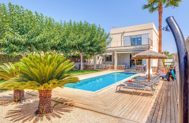 Hermosa Villa Ronda Estación con piscina, terraza, jardín, Wi-Fi y aire acondicionado; aparcamiento en la calle